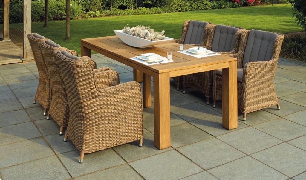Make a DIY Outdoor Dining Area